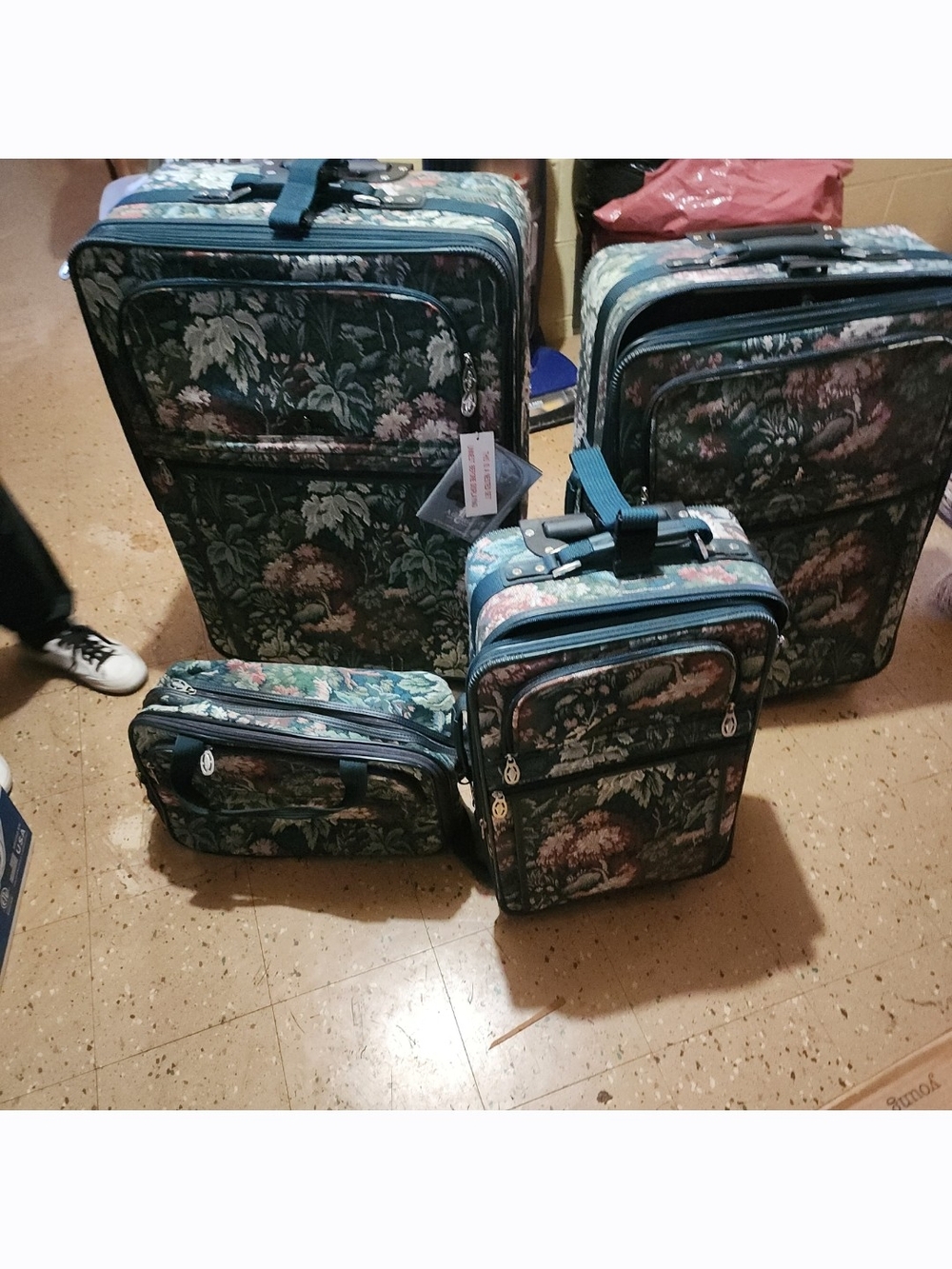 Vintage Brand New 4 Piece Floral Print Carry-On Luggage Set - Blue Green